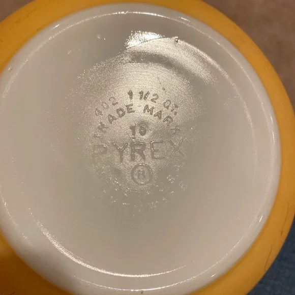 Vintage PYREX 1 1/2 Qt Mixing Bowl - Orange - Picture 4 of 5